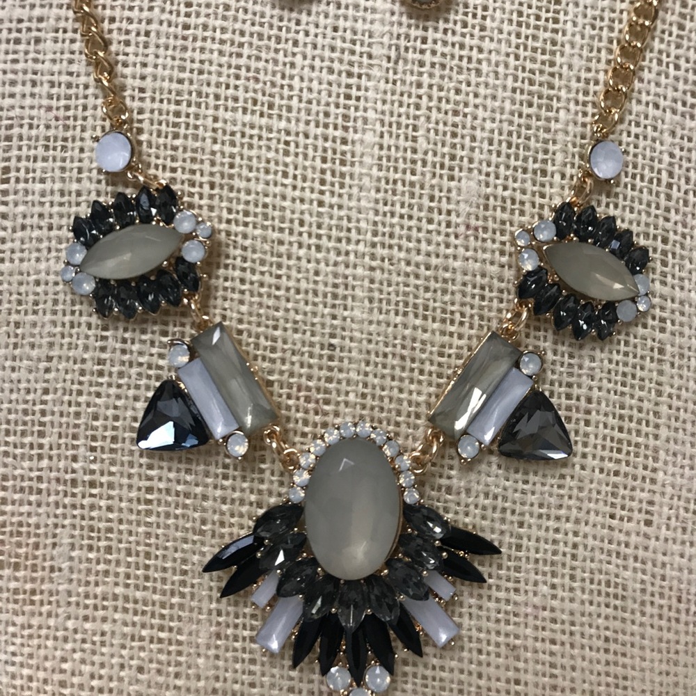 HP🎉Black & Ivory Crystal Statement Necklace Set - Picture 4 of 5
